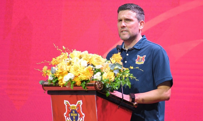 HLV Tây Ban Nha hạnh phúc với chiến thắng đầu tiên tại V-League