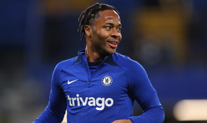 Sterling sẽ có thêm một mùa giải để chứng minh tại Chelsea