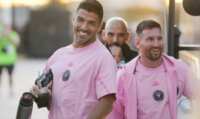 Luis Suarez chi 12 triệu USD để sống gần Lionel Messi