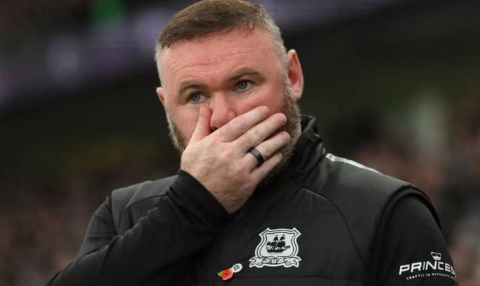 Rooney thấy xấu hổ, bị kêu gọi từ chức