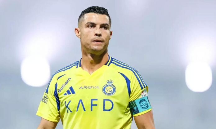 Giữ chân Ronaldo, Al Nassr chiêu mộ 'lá chắn thép' về làm quà
