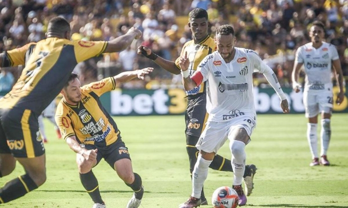 Neymar tệ hại trong lần đầu đá chính tại Santos