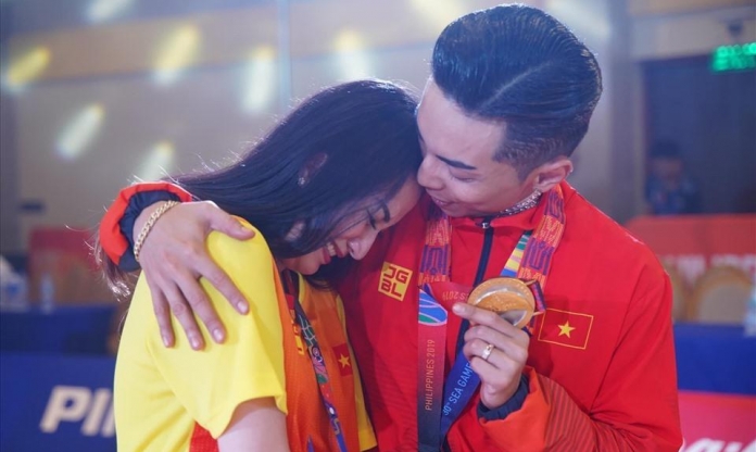 Khánh Thi òa khóc nức nở, hạnh phúc tột cùng khi chồng giành HCV SEA Games 30