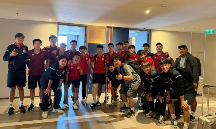 U22 Việt Nam có hành động gây sốt với cầu thủ Lào bị gãy chân