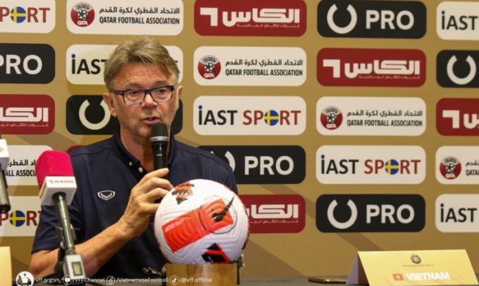 HLV Philippe Troussier phản ứng bất ngờ khi U23 Việt Nam có 5 đội trưởng