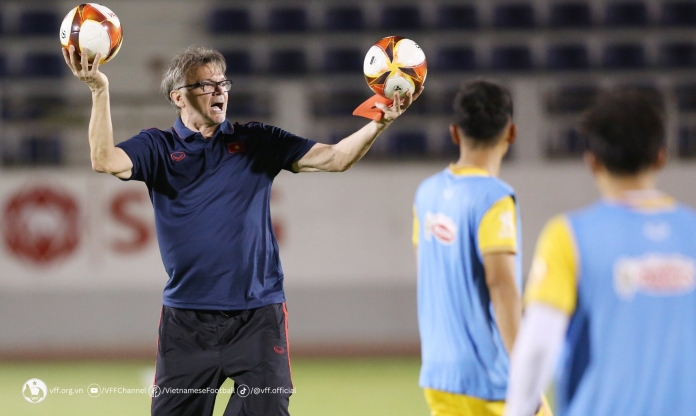 HLV Troussier nhận tin kém vui từ U22 Việt Nam trước SEA Games