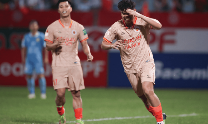 CAHN không ngừng chiến thắng, áp sát ngôi đầu V-League