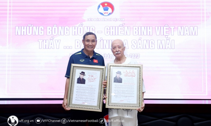 VIDEO: ĐT nữ Việt Nam nhận quà 'đặc biệt' trước thềm World Cup