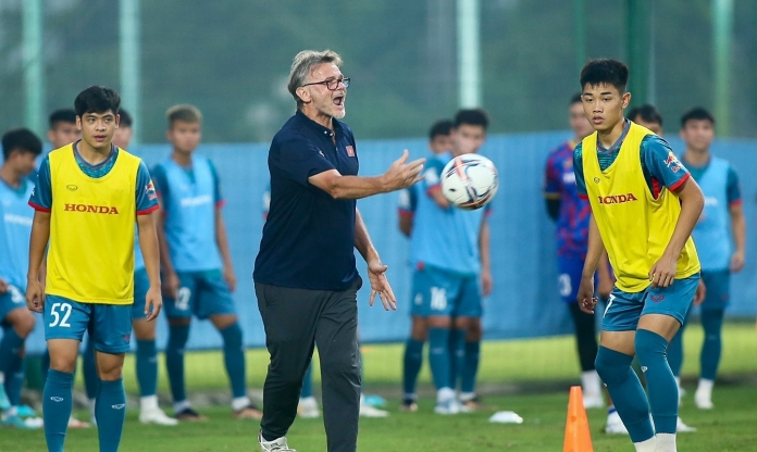 HLV Troussier loại 4 cầu thủ khỏi U23 Việt Nam