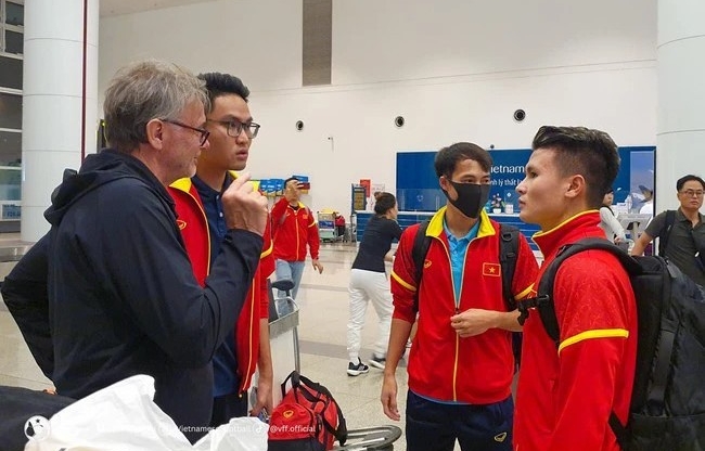 Thực hư việc Quang Hải được HLV Troussier giúp đỡ