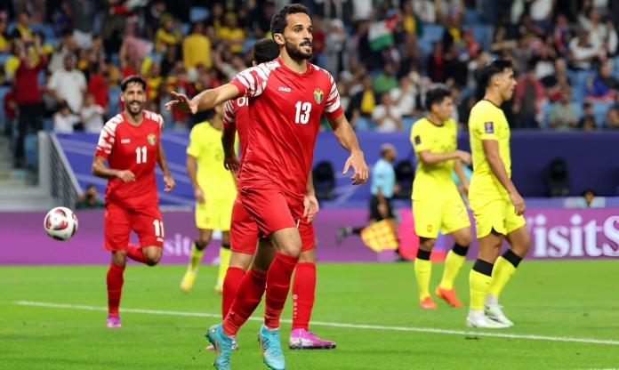 Bại tướng ĐT Việt Nam thị uy sức mạnh, thắng dễ Malaysia 4-0