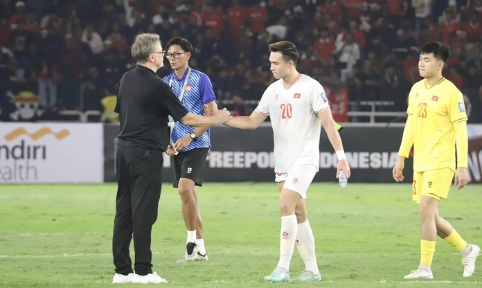 Trung vệ số 1 ĐT Việt Nam lên tiếng bênh vực HLV Troussier