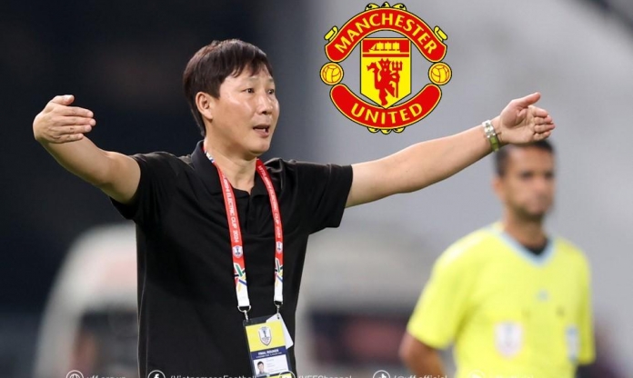 Malaysia lại làm khó HLV Kim Sang Sik ở trận gặp Man Utd