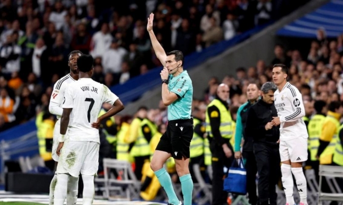 Trọng tài gây tranh cãi ở El Clasico nhưng có lợi cho Real Madrid