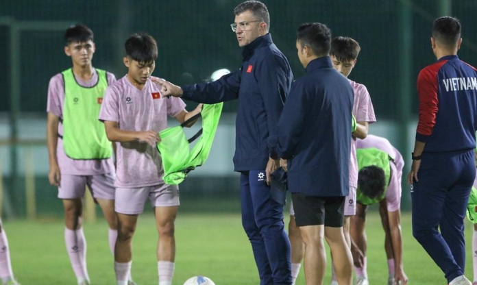 HLV Brazil loại 4 tuyển thủ Việt Nam trước ngày đấu Malaysia