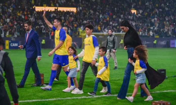 Đội bóng của Ronaldo có động thái bất ngờ sau thị phi