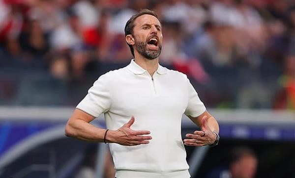 Southgate phát đi cảnh báo khiến CĐV sợ xanh mặt
