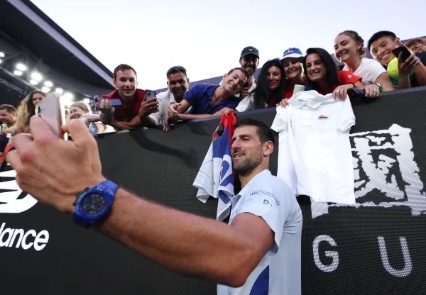 Djokovic cân bằng kỷ lục bất bại của Monica Seles