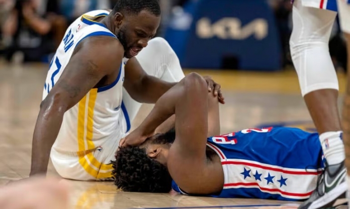 MVP Joel Embiid chấn thương đầu gối trong trận thua trước Warriors
