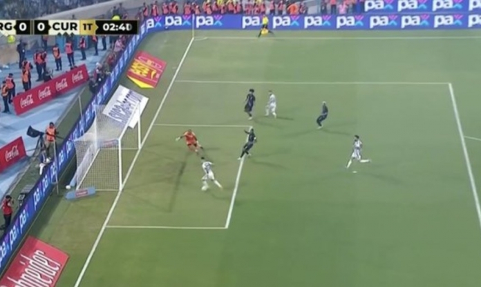 VIDEO: Pha bỏ lỡ cực khó tin của Lautaro Martinez sau đường chuyền ‘dọn cỗ” từ Messi