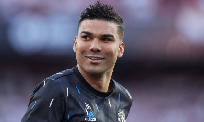 Gọi tên Real Madrid, Casemiro ‘đá xoáy’ cực khét Sevilla sau thất bại của MU
