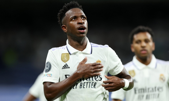 Dàn sao và fan Real Madrid có hành động cực đẹp, ‘tiếp lửa’ Vinicius