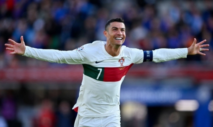 Sau cột mốc vĩ đại, Ronaldo chia sẻ điều khiến fan vui sướng tột độ