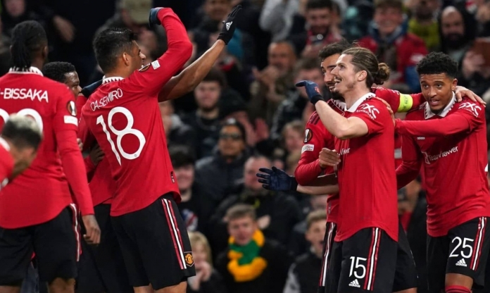 Không phải Kimmich, Barcelona gây bất ngờ với ngôi sao khiến fan MU bùng nổ