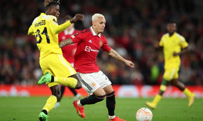 Antony đáp trả sau khi bị chỉ trích vì xoay bóng tại Europa League