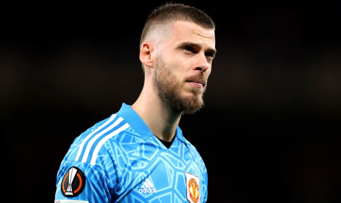 Liên tiếp báo hại Man Utd, De Gea nhận trái đắng tại Old Trafford