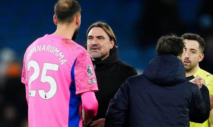 HLV Leeds tố Donnarumma 'chơi bẩn' để cứu Man City