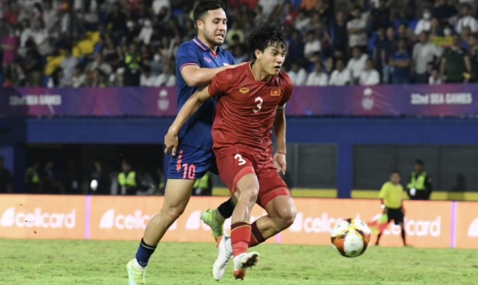 VIDEO: Cận cảnh pha bóng đáng quên nhất trong sự nghiệp đội trưởng U22 Việt Nam