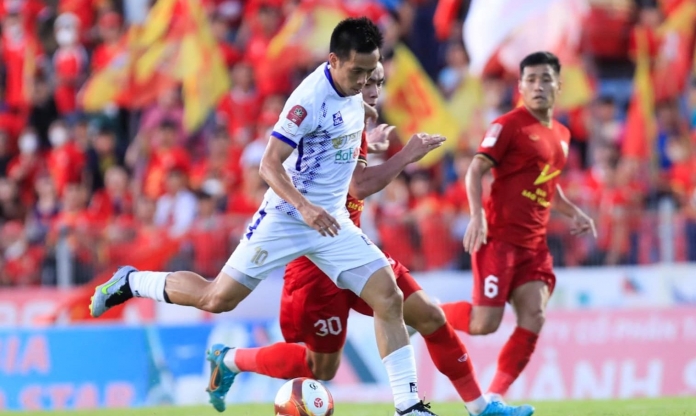 Văn Quyết tái xuất, Hà Nội FC vẫn đánh rơi chiến thắng trước Hà Tĩnh