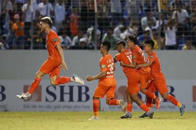Đội xuống hạng V-League liên tục 'quay xe'