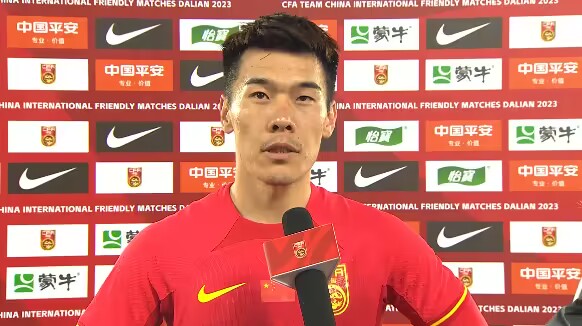 Cầu thủ Trung Quốc đưa ĐT Việt Nam 'lên mây xanh'