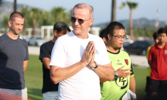 Cựu HLV V-League mất việc ở Thái Lan chỉ sau 2 tháng