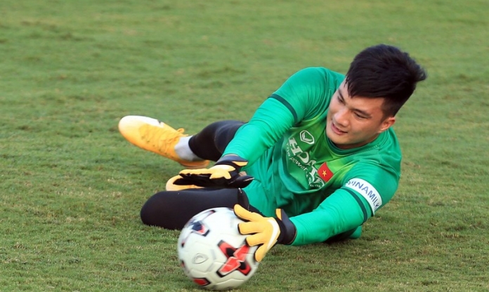 LĐBĐ châu Á vinh danh thủ môn Việt Nam