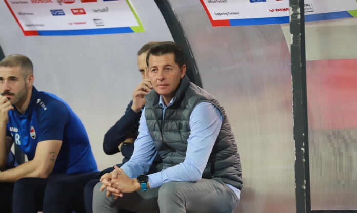 HLV Iraq gửi thông điệp đanh thép đến ĐT Việt Nam trước Asian Cup