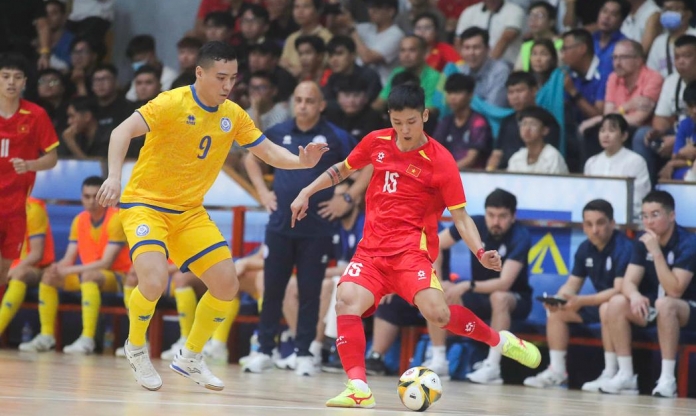 CĐV đội hạng 7 FIFA đồng loạt phản ứng khi thua đậm tuyển Việt Nam