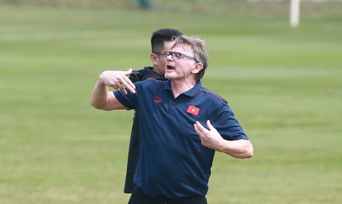 HLV Philippe Troussier làm điều bất ngờ trước quyết định của BTC Doha Cup