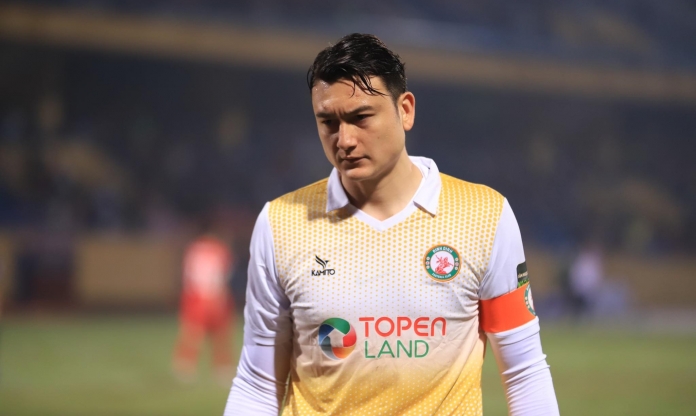 Đặng Văn Lâm báo tin cực buồn cho đội bóng V-League