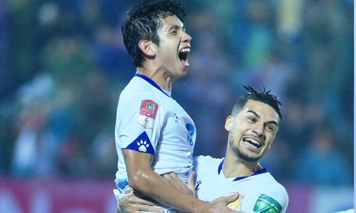 Cựu sao HAGL tỏa sáng, Nam Định vươn lên dẫn đầu BXH V-League