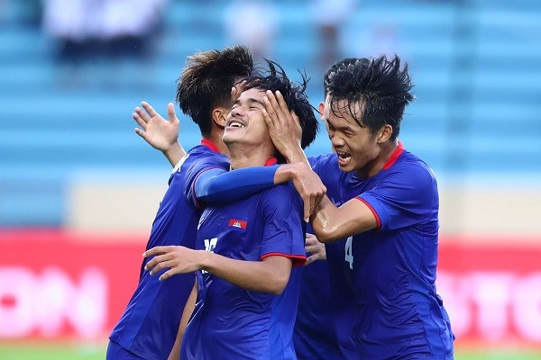 CĐV Campuchia: 'Chúng tôi sẽ vào chung kết SEA Games 32'