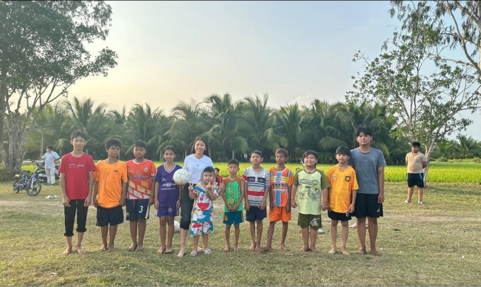 Huỳnh Như lại có hành động cực ý nghĩa trước khi sang Đức