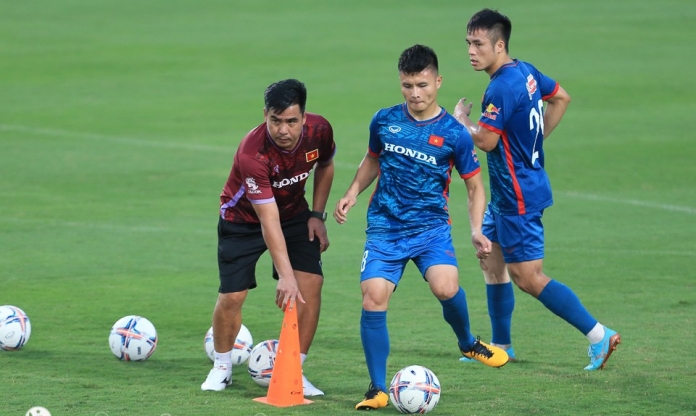 Quang Hải xuất hiện cực lạ trong buổi tập đầu tiên với HLV Philippe Troussier