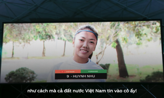 Huỳnh Như xuất hiện đầy tự hào cùng các siêu sao bóng đá thế giới