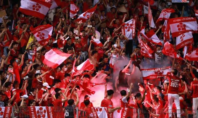 CĐV Hải Phòng bị cấm đến sân Hà Nội FC sau vụ đốt pháo sáng