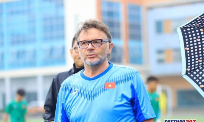HLV Troussier lại ra quyết định bất ngờ với U23 Việt Nam