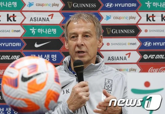 HLV ĐT Hàn Quốc chỉ thẳng cơ hội của Việt Nam tại World Cup