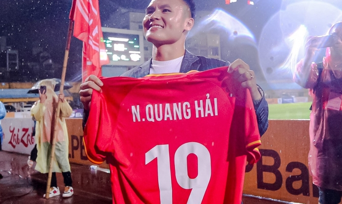 NHM CAHN nhận quà không thể đặc biệt hơn từ Quang Hải